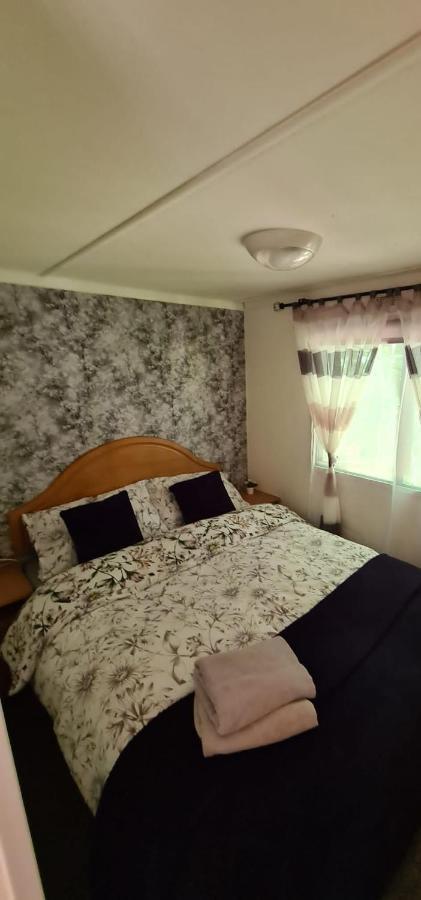Unique Caravan With Outdoor Space Ballantrae Экстерьер фото